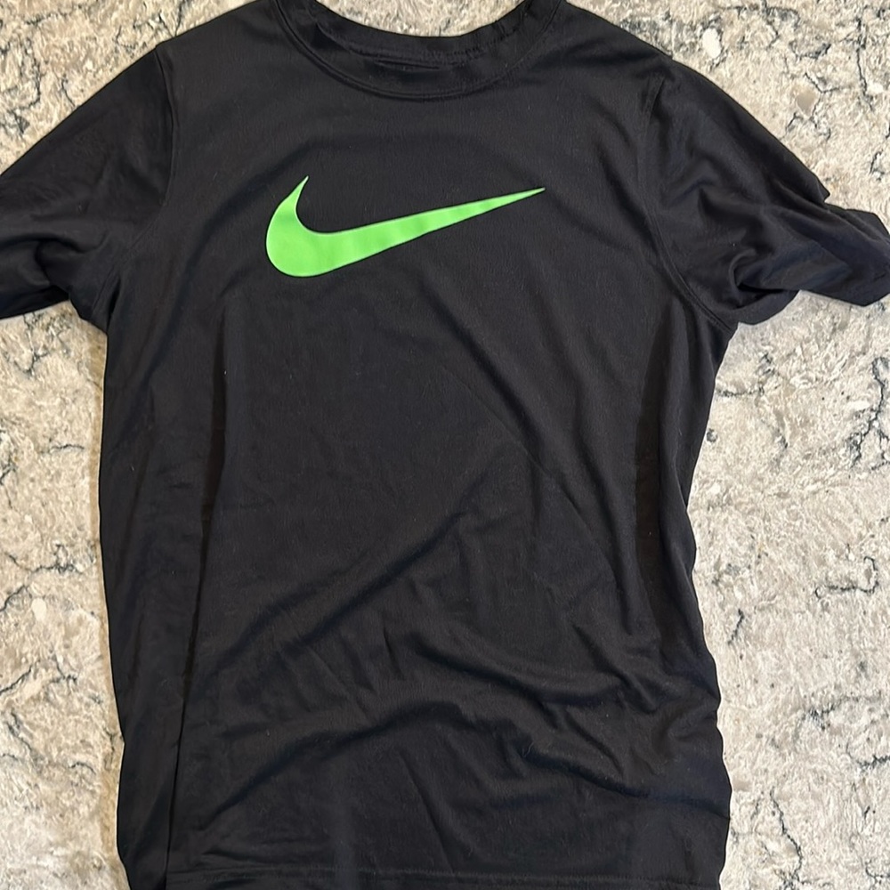XL boys Nike shirt gently used